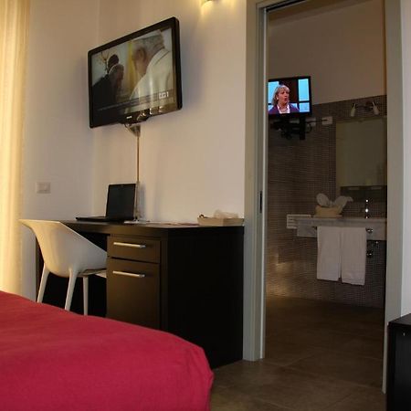 Bcomfort Hotel กาญารี ภายนอก รูปภาพ