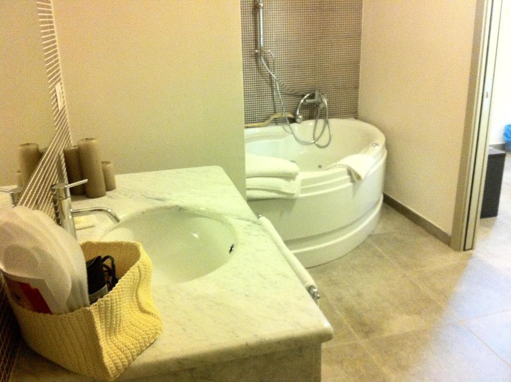 Bcomfort Hotel กาญารี ห้อง รูปภาพ