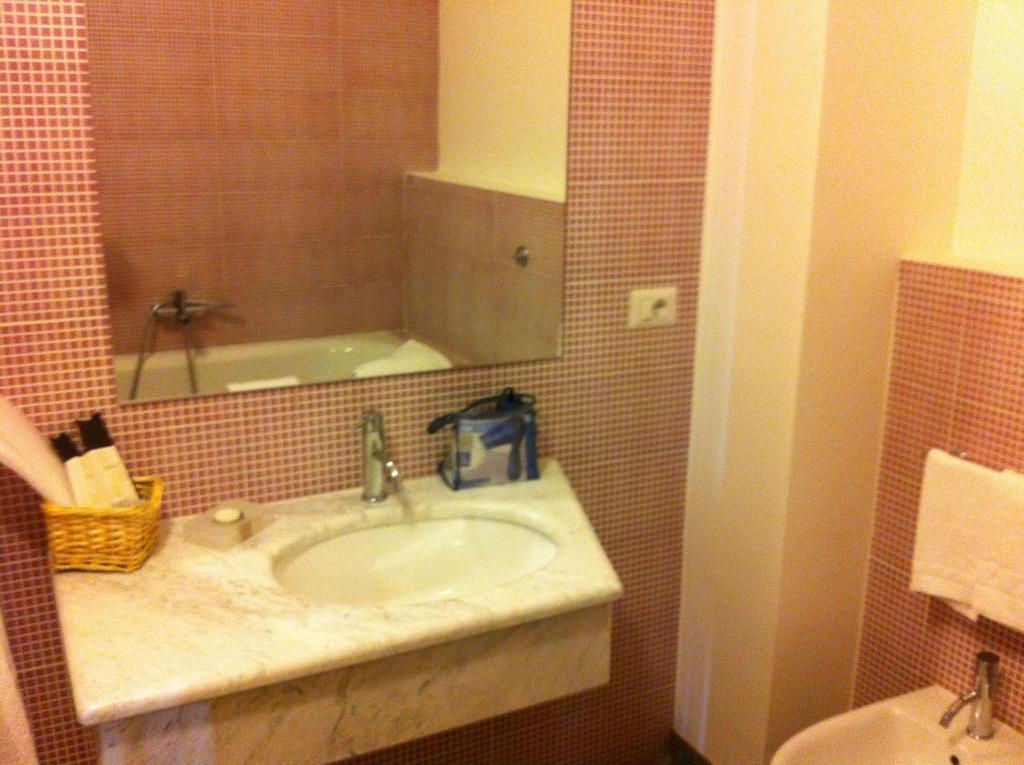 Bcomfort Hotel กาญารี ห้อง รูปภาพ