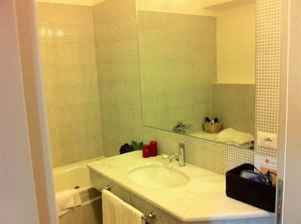 Bcomfort Hotel กาญารี ภายนอก รูปภาพ
