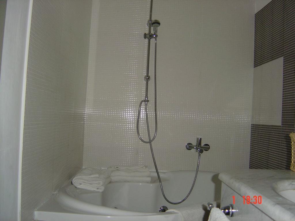 Bcomfort Hotel กาญารี ห้อง รูปภาพ