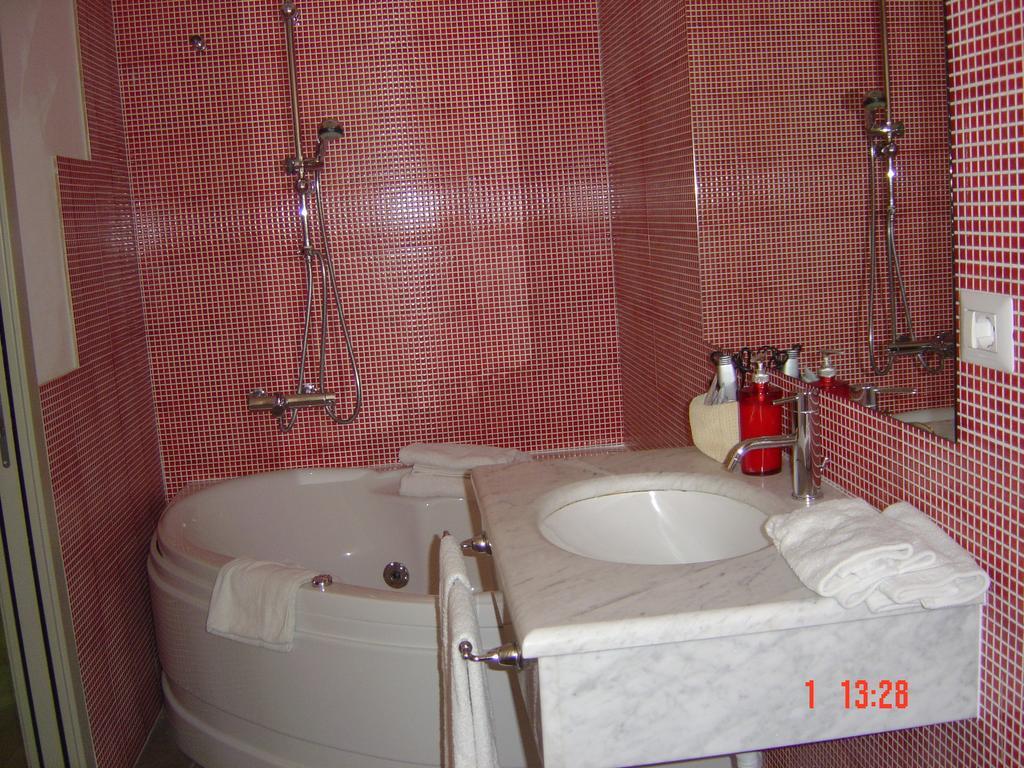 Bcomfort Hotel กาญารี ห้อง รูปภาพ